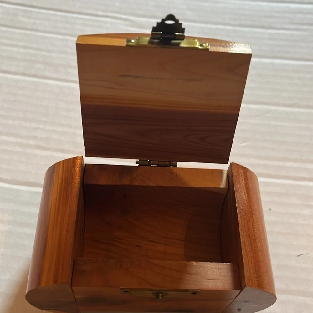 VTG 1950s-wooden trinket box-latch and hinges jewelry box. Kimball, Nebraska.